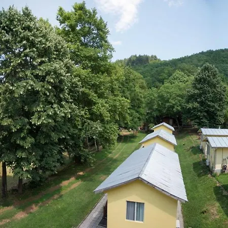 - Камена